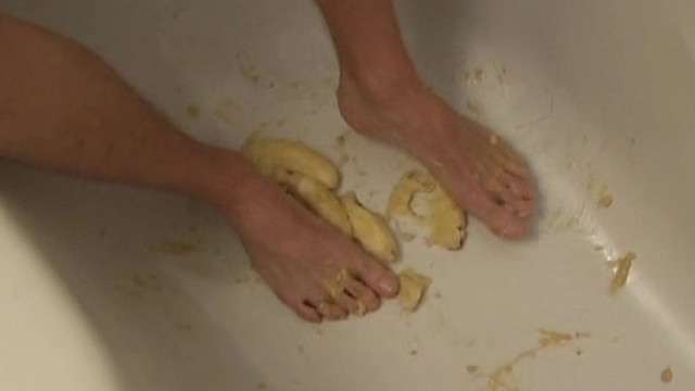Classic LadsFeet - Rob Squashing A Banana Barefoot